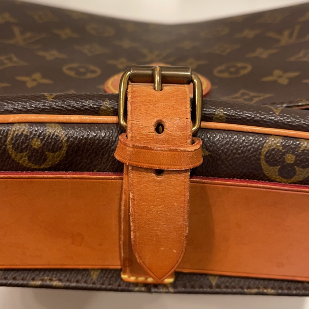 Louis Vuitton Cartoushiere GM Crossbody - Picture 11 of 12